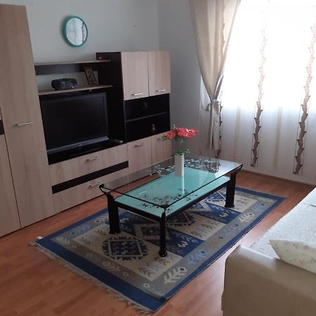 Apartament Ally'S Apartment Orsova Bagian luar foto