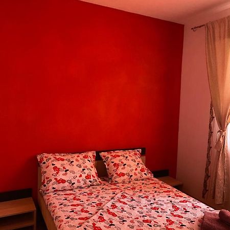 Apartament Ally'S Apartment Orsova Bagian luar foto