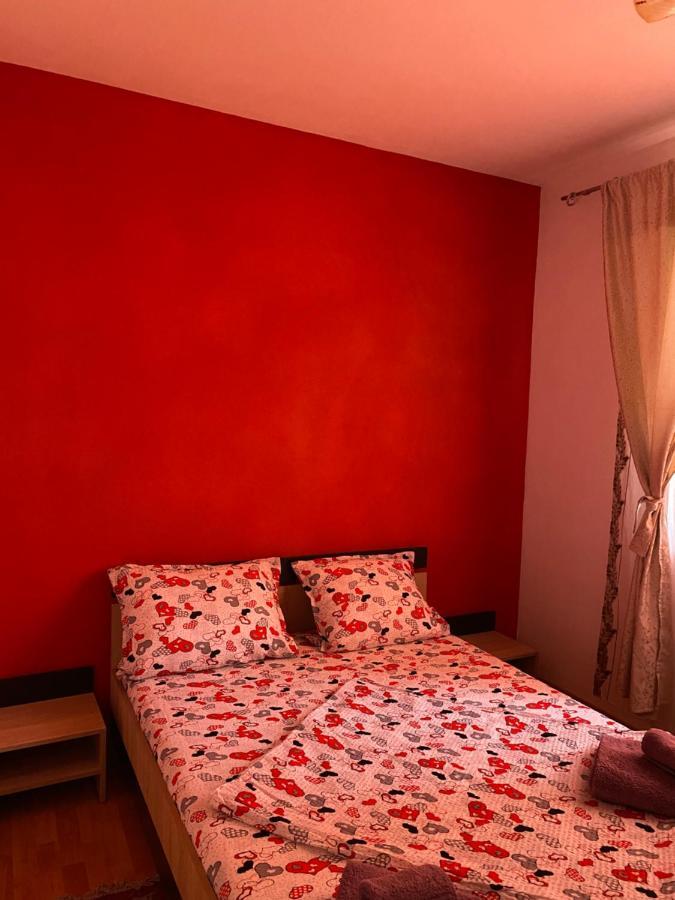 Apartament Ally'S Apartment Orsova Bagian luar foto